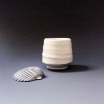 Tiny porcelain teabowl, 50